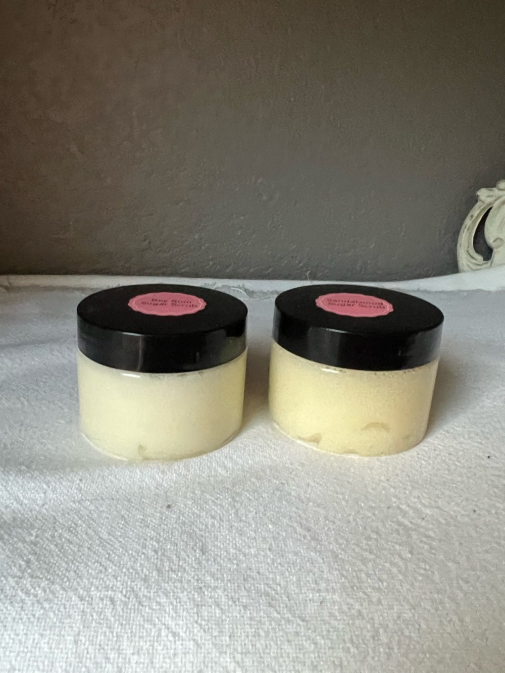 Sandalwood & Bay Rum Sugar Scrub - Gentle Exfoliating Body Scrub (Yellow) - Picture 8 of 9